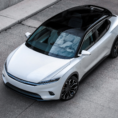 Carro Stellantis branco com capon preto